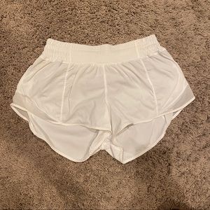 lulu lemon hotty hot short 2.5